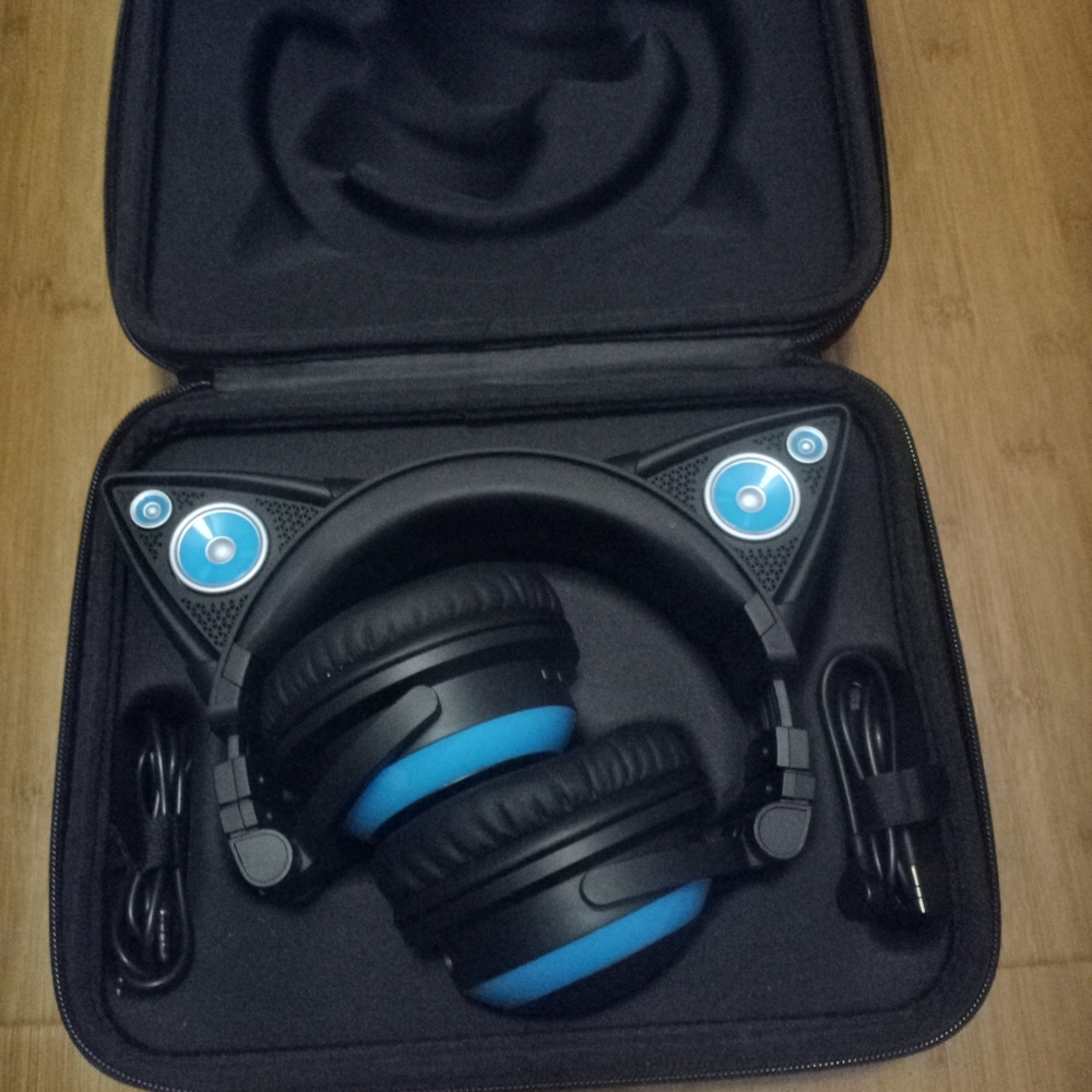 brookstone wired cat led headphones